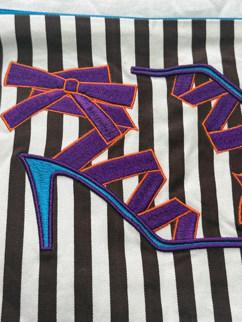 Henri Bendel Striped High Heel Shoes Cosmetic Bag - Picture 8 of 10